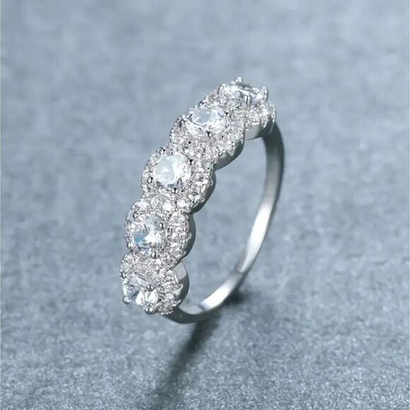 Round Zircon Engagement Ring Trendy White Crystal Stone Silvery Rings Size 8.5 - Picture 8 of 14